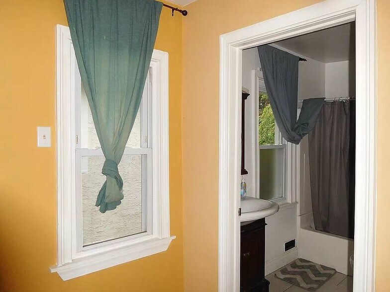 More Photos Of 2038 Grant Ave, Philadelphia Specialty For Sale