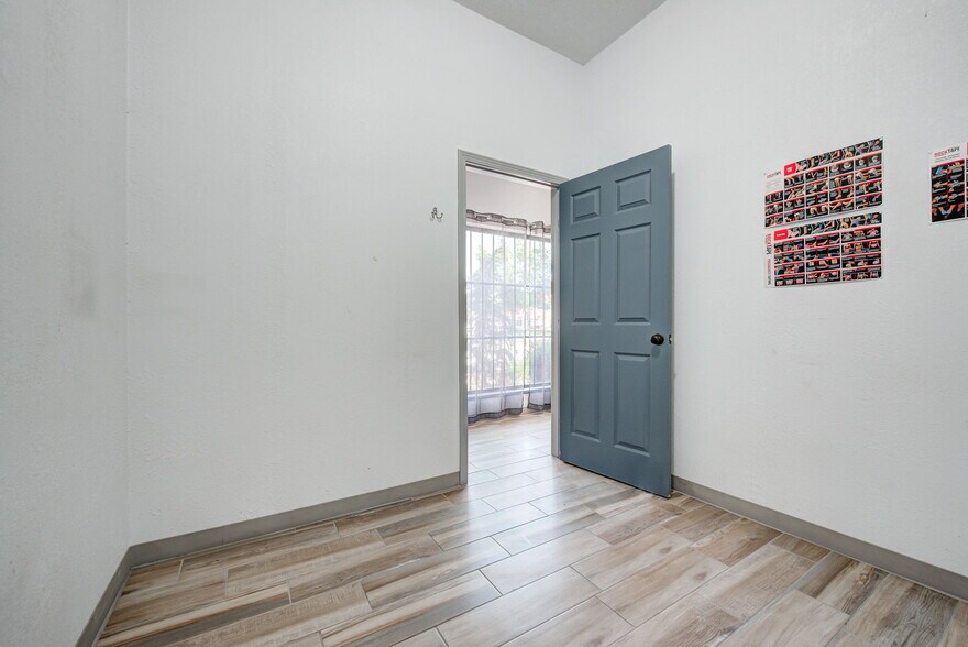 More Photos Of 7917 N May Ave, Oklahoma City Freestanding For Sale