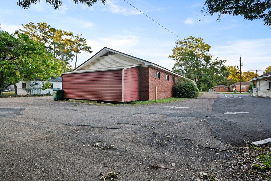 More Photos Of 130 N Main St, Petal Medical For Sale