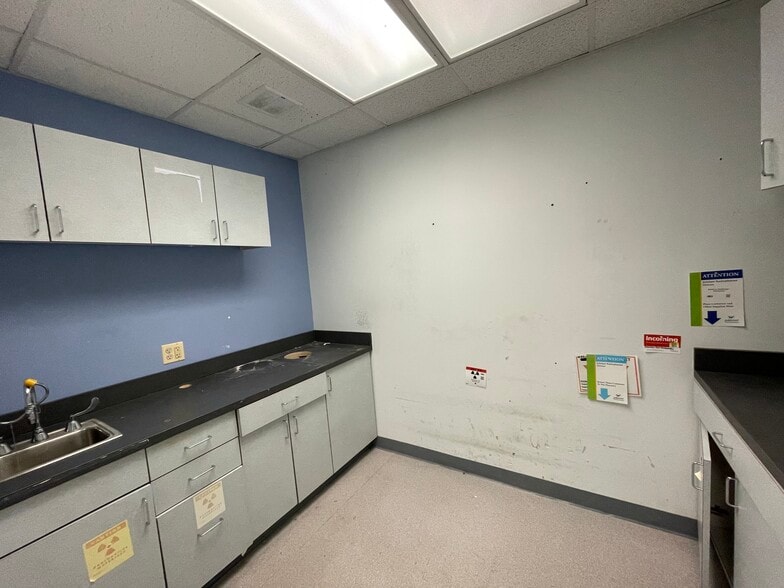 More Photos Of 11325 Pembrooke Sq, Waldorf Medical For Sale