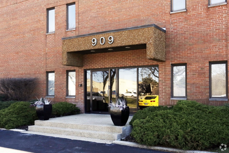 More Photos Of 909 S Route 83, Elmhurst Office For Lease