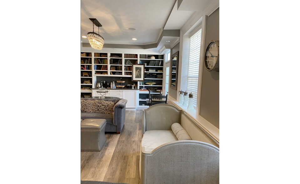 More Photos Of 2 S Court St, Luray Hotel For Sale