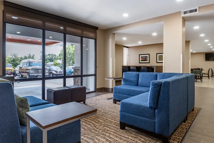 More Photos Of 115 Lake Ave, Spring Lake Hotel For Sale