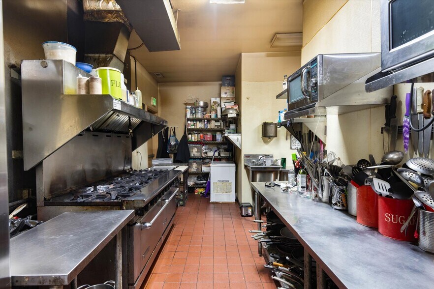 More Photos Of 7000 W Okanogan Pl, Kennewick Restaurant For Sale