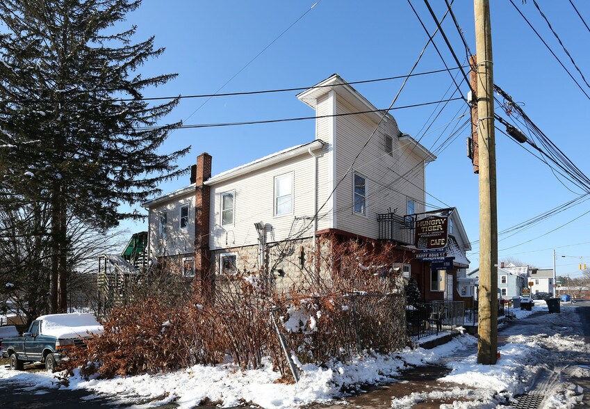More Photos Of 114-120 Charter Oak St, Manchester Bar For Sale