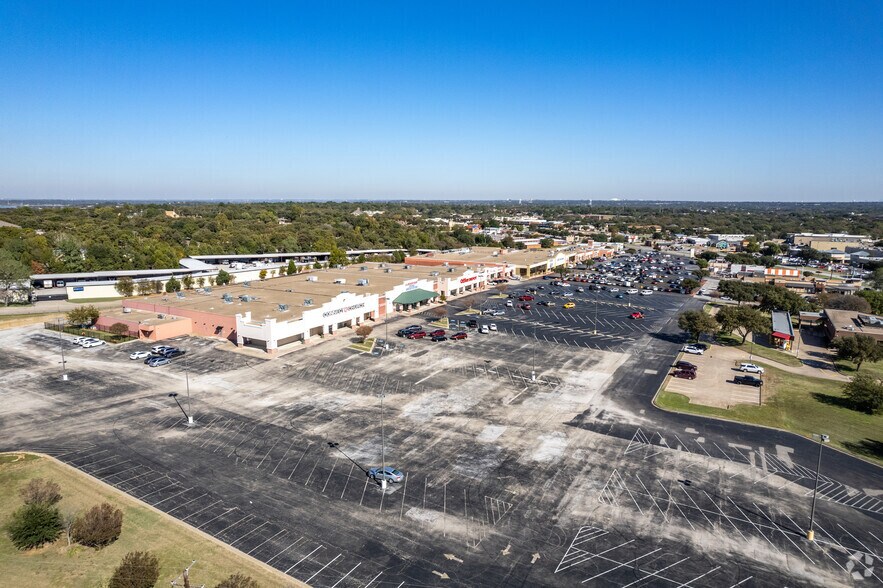 More Photos Of 4400 Little Rd, Arlington Unknown For Lease