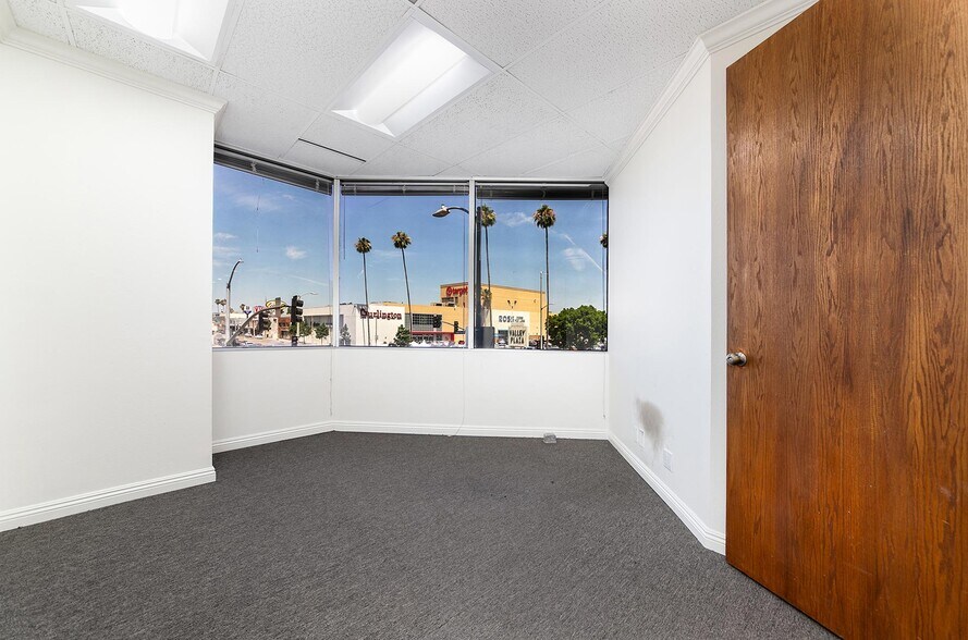 More Photos Of 6350 Laurel Canyon Blvd, North Hollywood Office For Lease