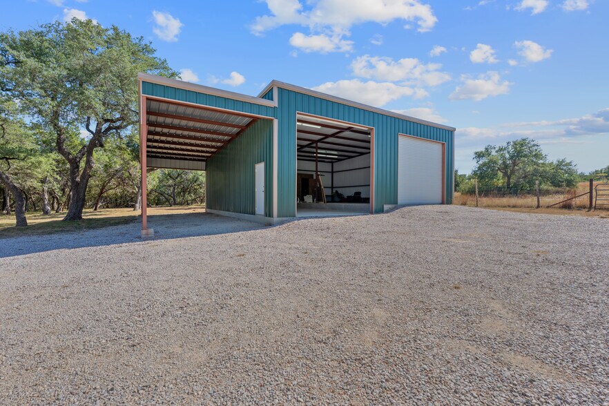 More Photos Of 217 Southern Dr, Johnson City Showroom For Sale