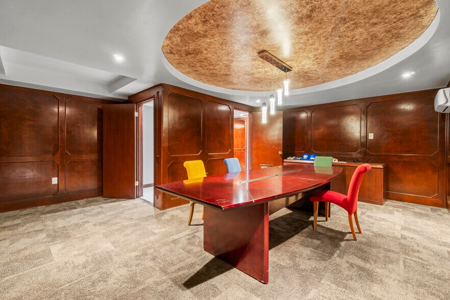 More Photos Of 1018 Shaver St, Pasadena Warehouse For Sale