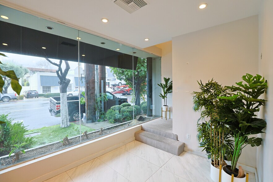 More Photos Of 908-910 N La Cienega Blvd, Los Angeles Storefront Retail Office For Sale