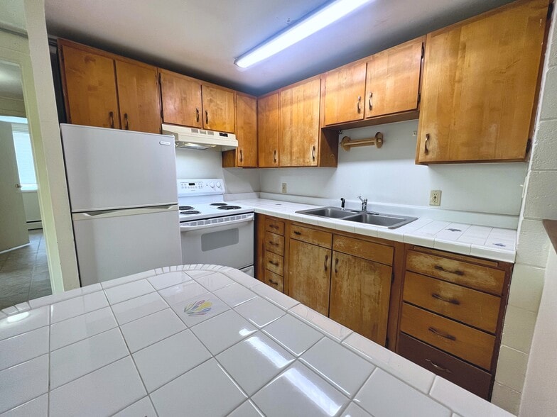 More Photos Of 2204 W Northern Lights Blvd, Anchorage Apartments For Sale