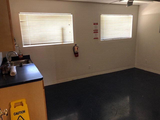 More Photos Of 108 McNutt Rd, Hutto Warehouse For Lease