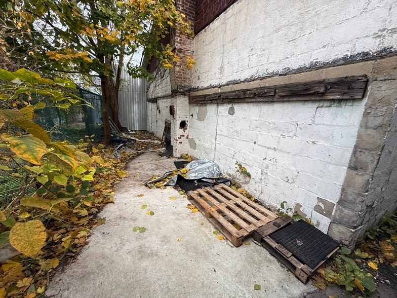 More Photos Of 116 Campbell Ave, Staten Island Warehouse For Lease