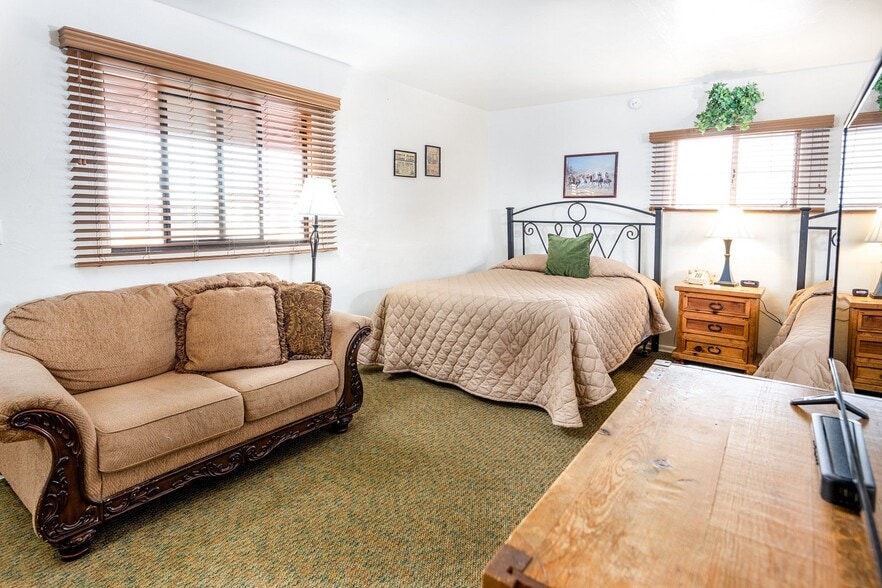 More Photos Of 410 Fremont St, Tombstone Hotel For Sale