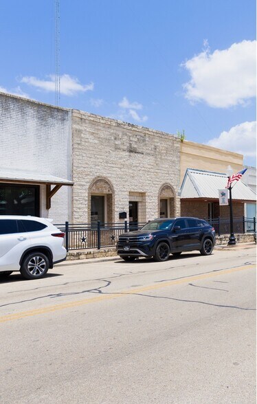 More Photos Of 306 E Central Ave, Belton Storefront Retail Office For Sale