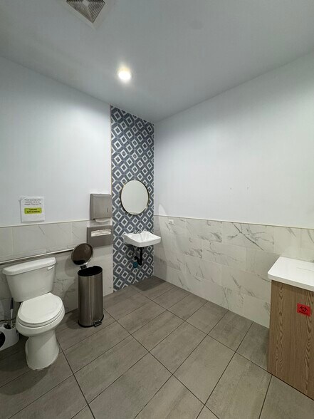 More Photos Of 7911-7927 Garden Grove Blvd, Garden Grove General Retail For Lease