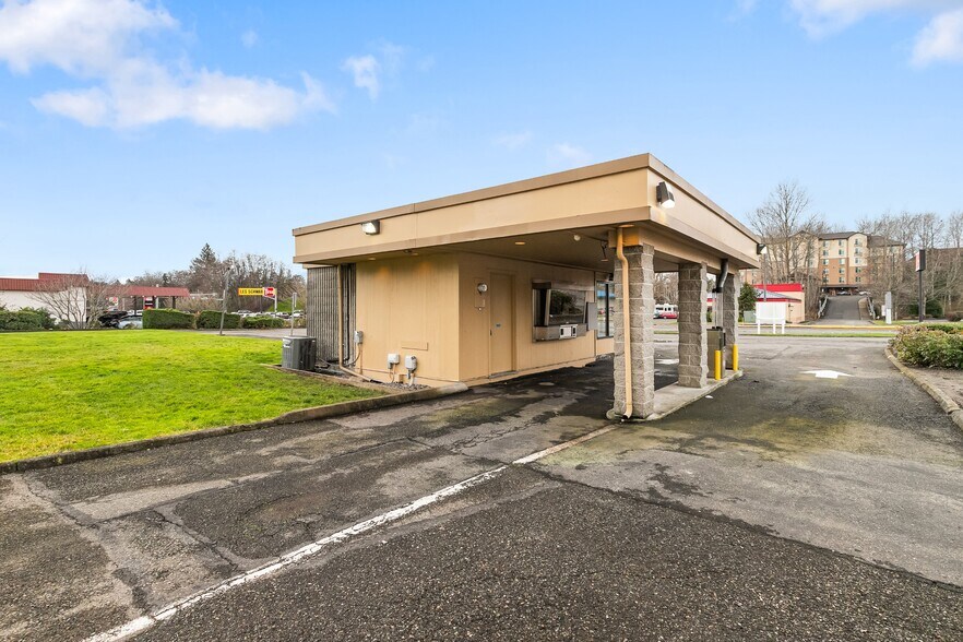 More Photos Of 4040 Meridian St, Bellingham Bank For Sale