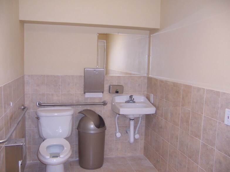 More Photos Of 18546 Sherman Way, Reseda Office For Lease