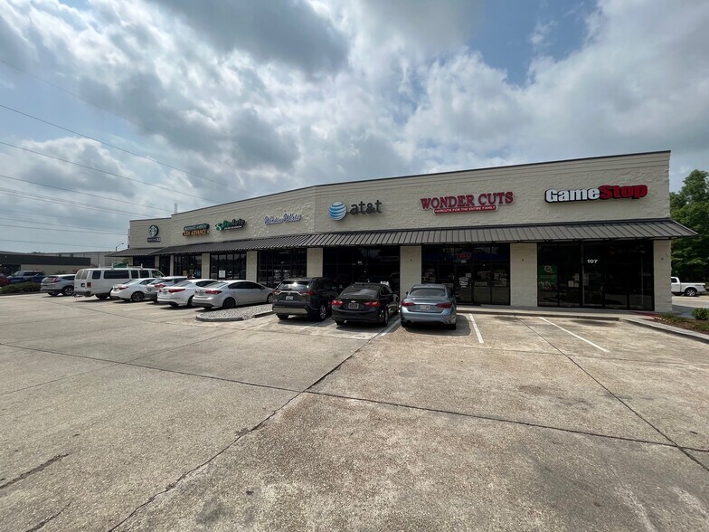 More Photos Of 3148 Ambassador Caffery Pky, Lafayette Storefront For Lease