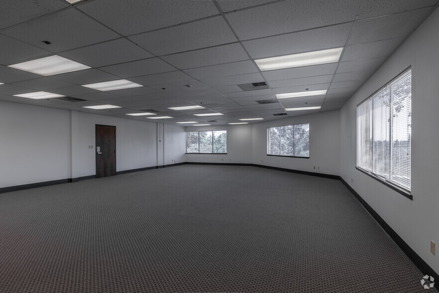 More Photos Of 9500 SW Barbur Blvd, Portland Unknown For Lease