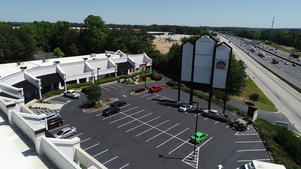 More Photos Of 5442 Frontage Rd, Forest Park Showroom For Lease