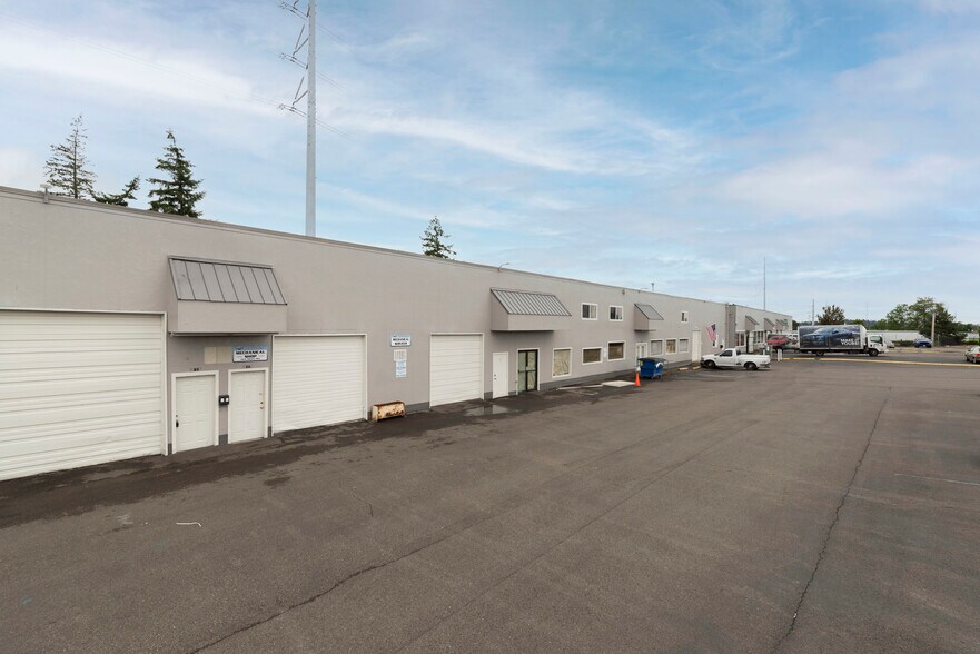 More Photos Of 8016 Durango St SW, Lakewood Warehouse For Lease