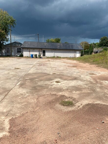 More Photos Of 103 E Harrison St, Reidsville Office For Sale