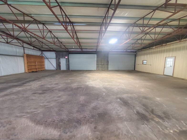 More Photos Of 11130 N Highway 75, Willis Light Distribution For Lease