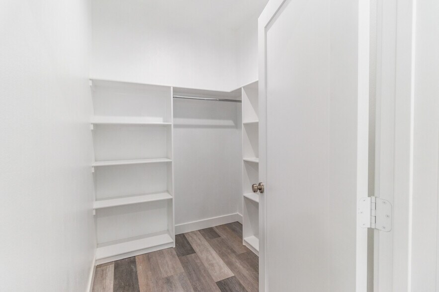 More Photos Of 1818 Thurman Ave, Los Angeles Apartments For Sale