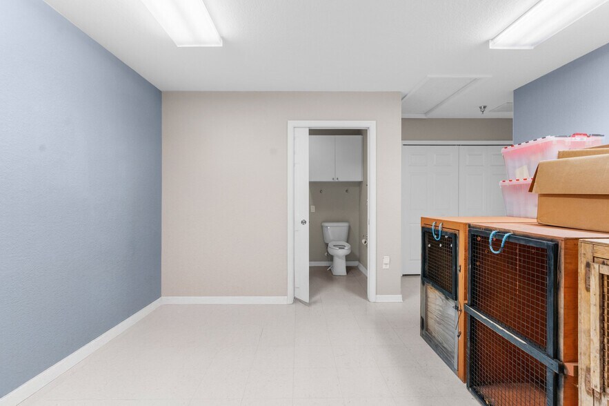 More Photos Of 7044 Commercial Way, Weeki Wachee Office For Sale