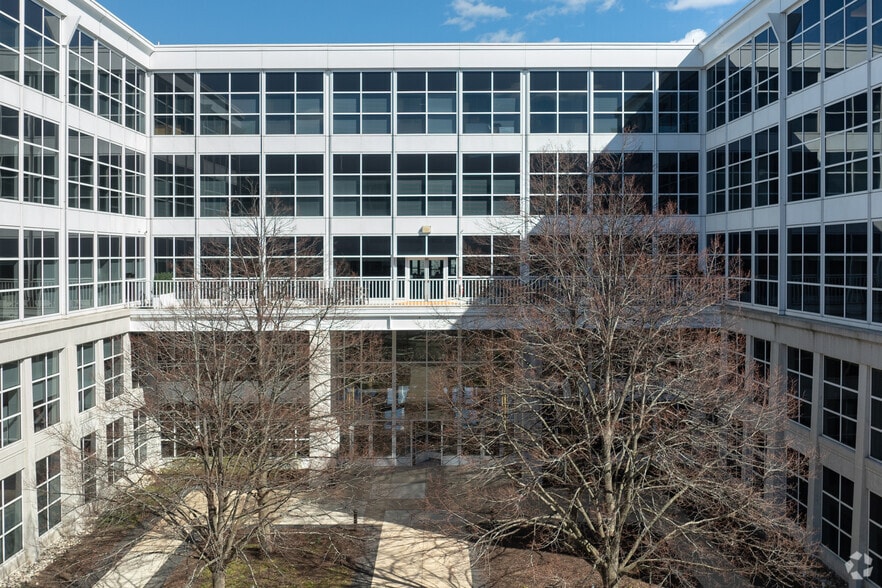 More Photos Of 3 Parkway Blvd N, Deerfield Office For Sale