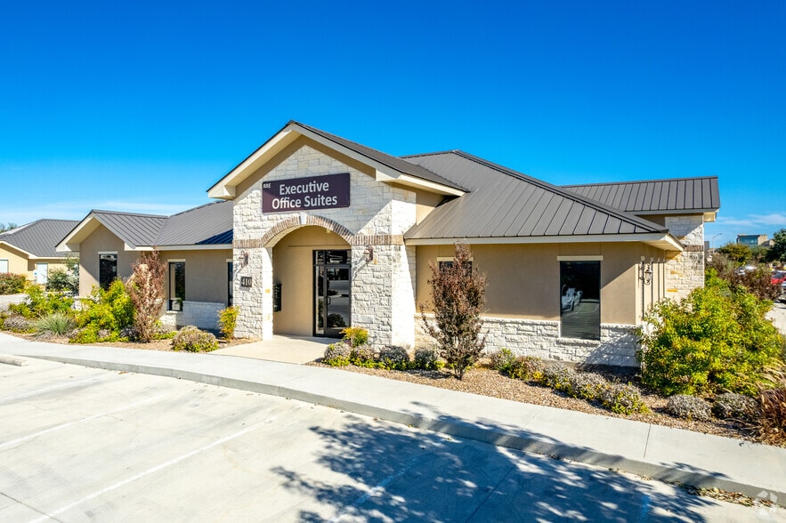 More Photos Of 2115 Stephens Pl, New Braunfels Office For Lease