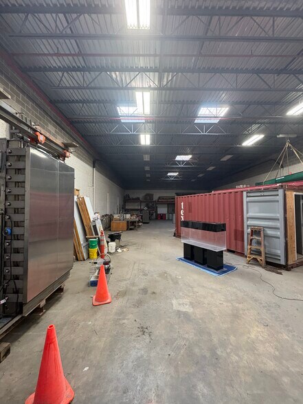 More Photos Of 4229 W Kinzie St, Chicago Warehouse For Lease