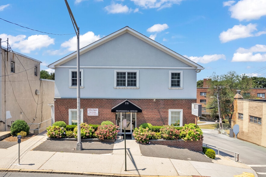 Primary Photo Of 570 Yonkers Ave, Yonkers Office For Lease