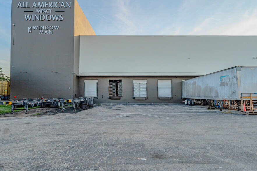 More Photos Of 6001 Powerline Rd, Fort Lauderdale Showroom For Lease