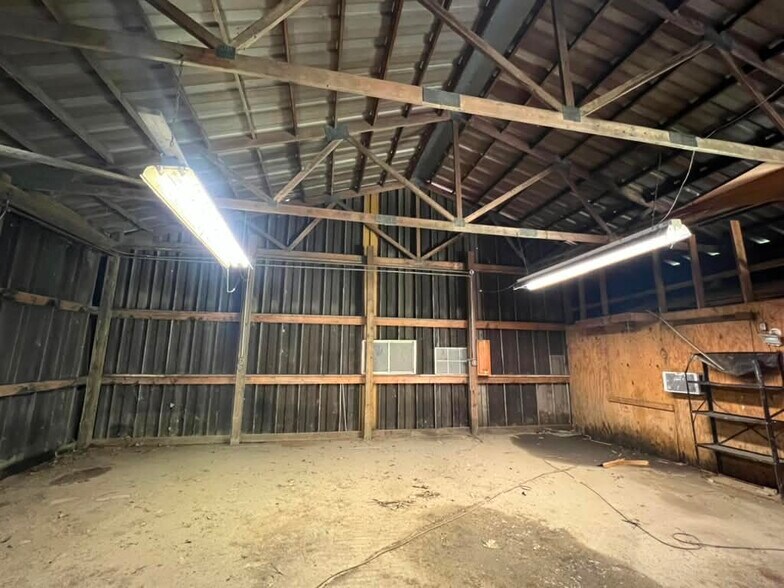 More Photos Of 2340 Oxford State Rd, Middletown Auto Repair For Lease