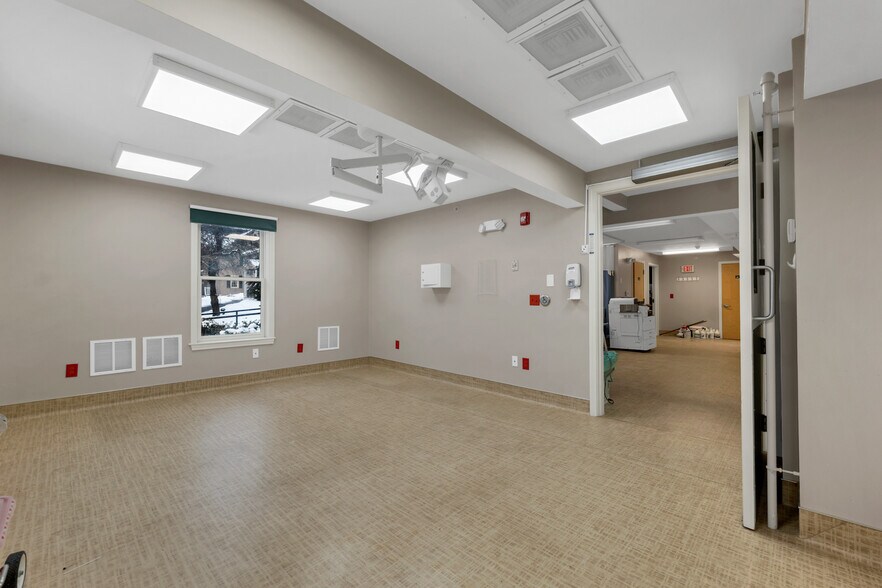 More Photos Of 1 Mound Ct, Merrimack Medical For Sale