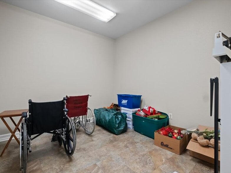 More Photos Of 123 Medical Dr, Palestine Healthcare For Sale