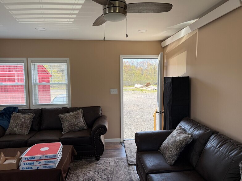 More Photos Of 4881 Pittsburgh Rd, Harrisville Light Distribution For Sale