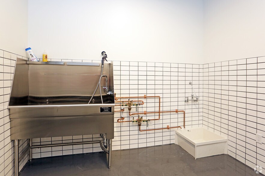 More Photos Of 1415 Cuming St NE, Omaha Apartments For Lease