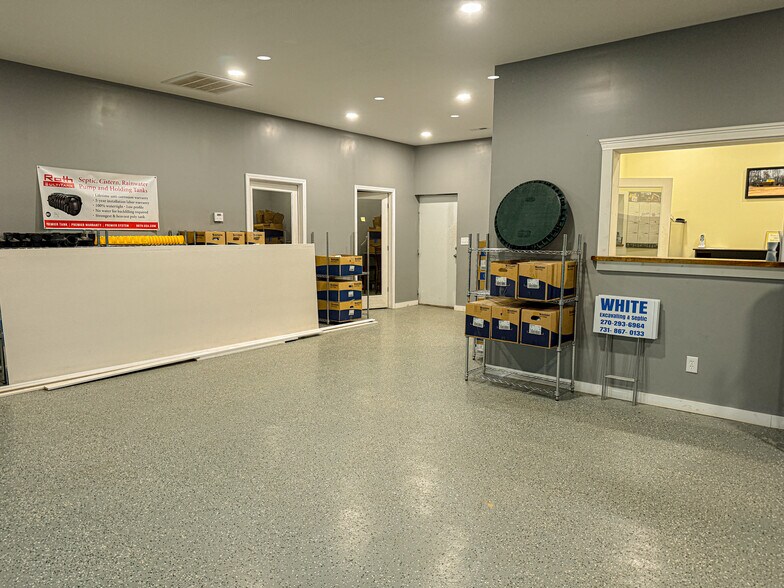 More Photos Of 5050 US-79, Paris Warehouse For Sale