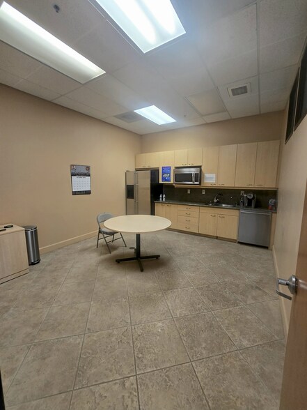 More Photos Of 3906 Kristi Ct, Sacramento Warehouse For Lease