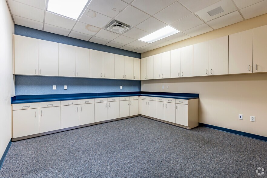 More Photos Of 2046 Bayshore Blvd, Dunedin Storefront Retail Office For Sale