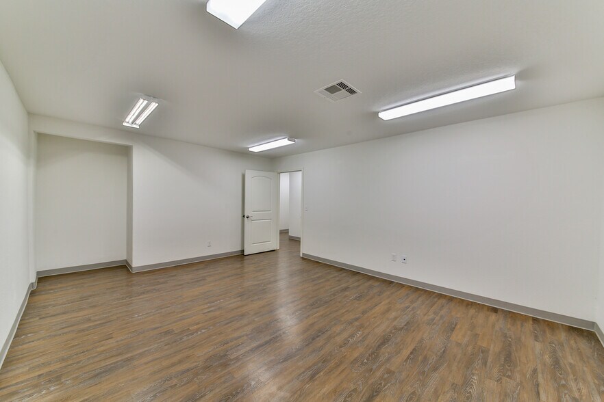 More Photos Of 423 S 8th St, La Porte Distribution For Lease