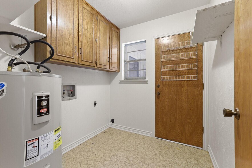 More Photos Of 12869 FM 1385, Pilot Point Light Distribution For Lease