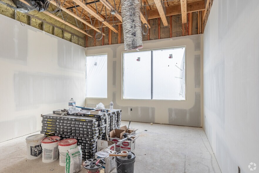 More Photos Of 1280 N Bayshore Dr, Coos Bay General Retail For Lease