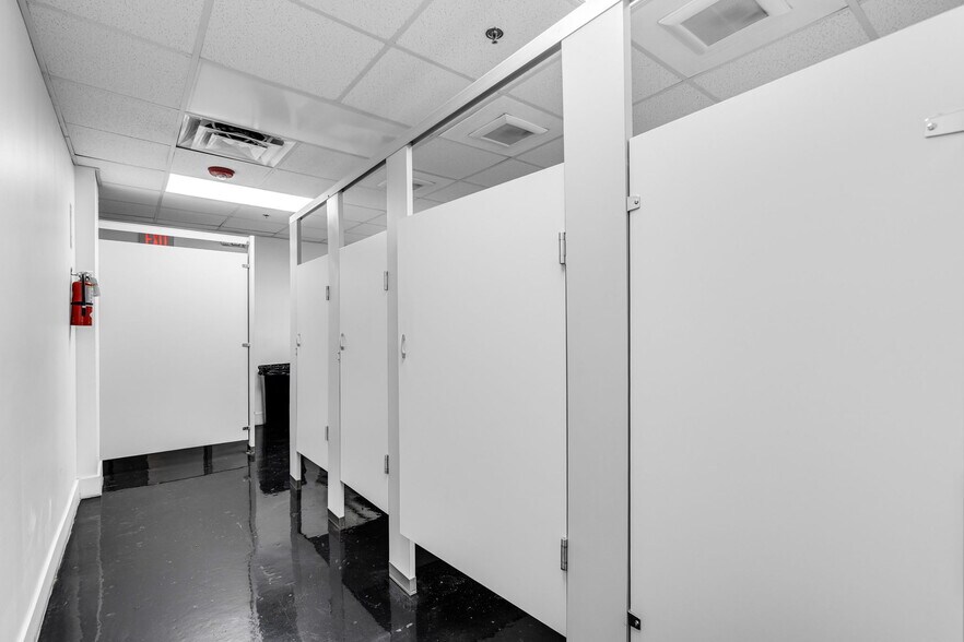 More Photos Of 12800 NW 38th Ave, Opa Locka Warehouse For Lease