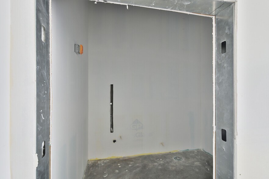 More Photos Of 719 S Hoover St, Los Angeles Apartments For Lease