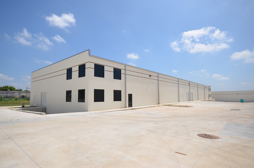 Primary Photo Of 9503 Brown Ln, Austin Warehouse For Lease