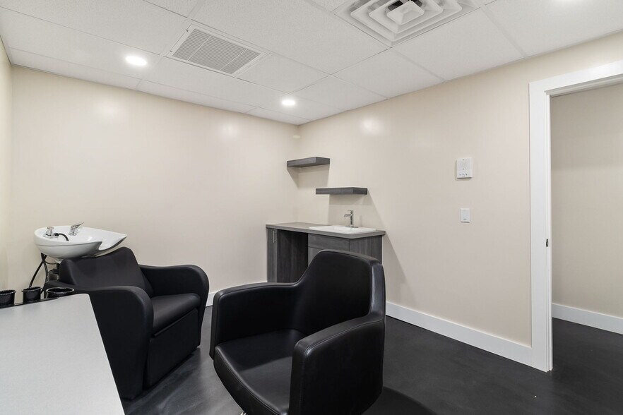 More Photos Of 1900 Tamiami Trl, Punta Gorda Office For Sale